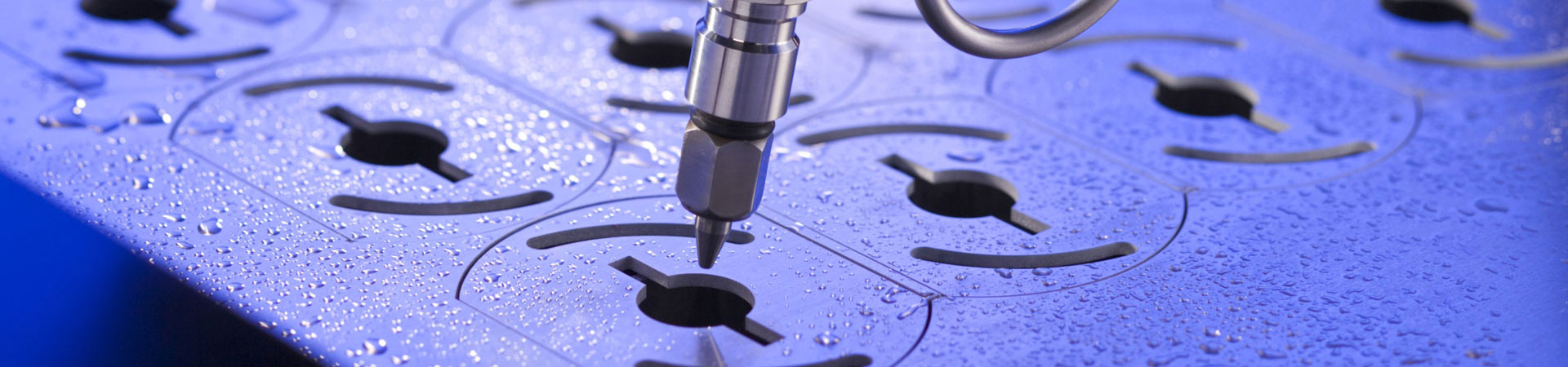 Wasserstrahlschneidetechnik für hochwertige Wasserstrahlzuschnitte nach Maß.